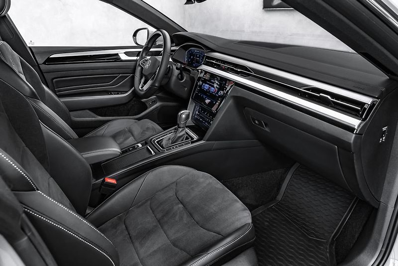 Volkswagen Arteon Shooting Brake 2.0TDI  DSG R-line SB Masáže L - fotka 12 z 23