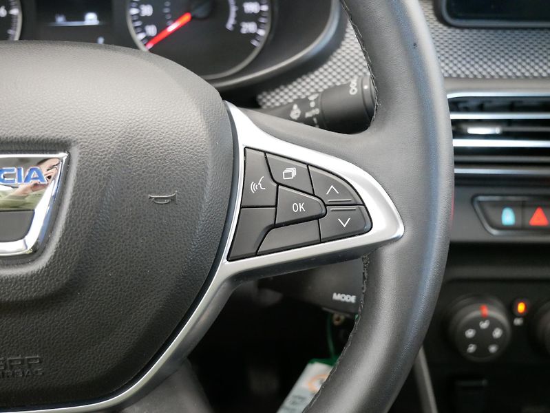 Dacia Logan - fotka 16 z 27