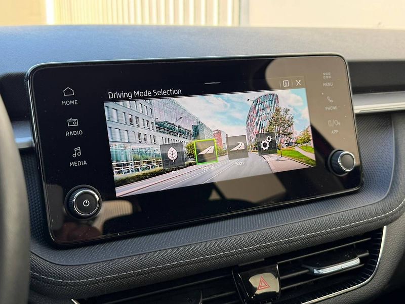 Škoda Fabia Top Selection 1,0 TSI 70 kW 5° - fotka 11 z 33