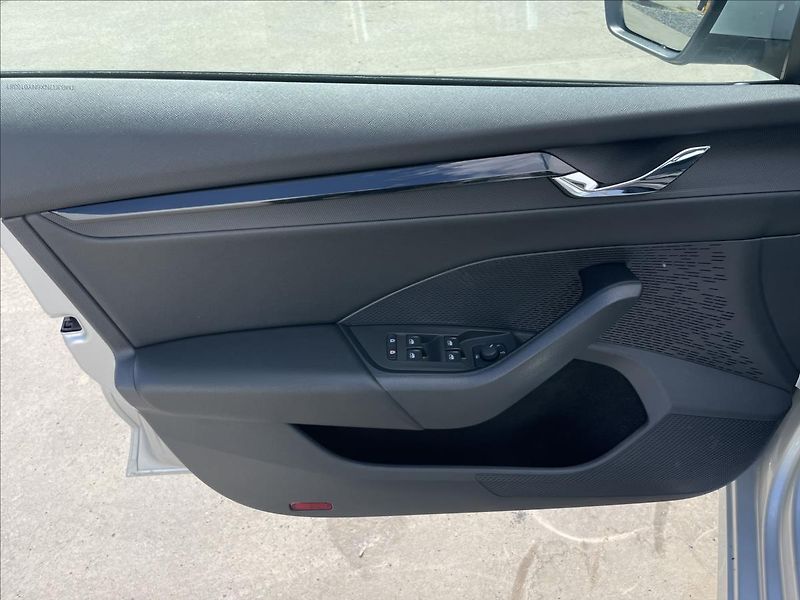Škoda Octavia 2,0 TDI Combi Ambition Plus - fotka 14 z 21