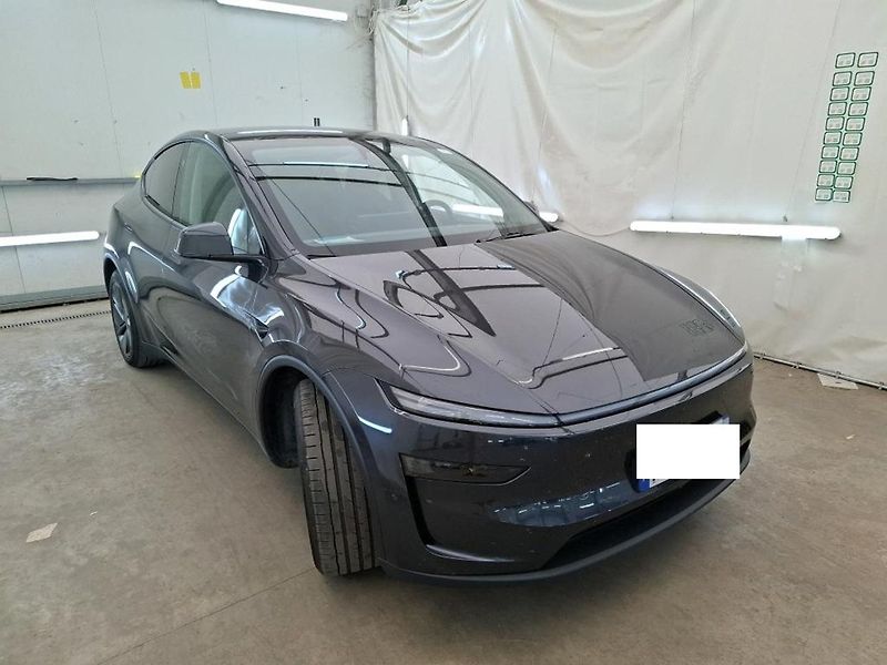 Tesla Model Y RWD 220kw  - fotka 2 z 11