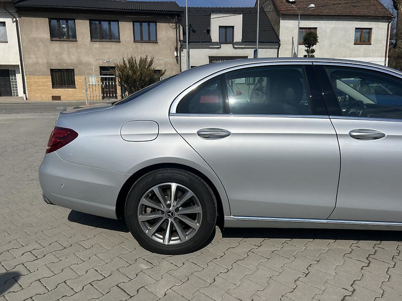 Mercedes-Benz Třídy E E 350d 190kW nové v ČR 58639km - fotka 22 z 61