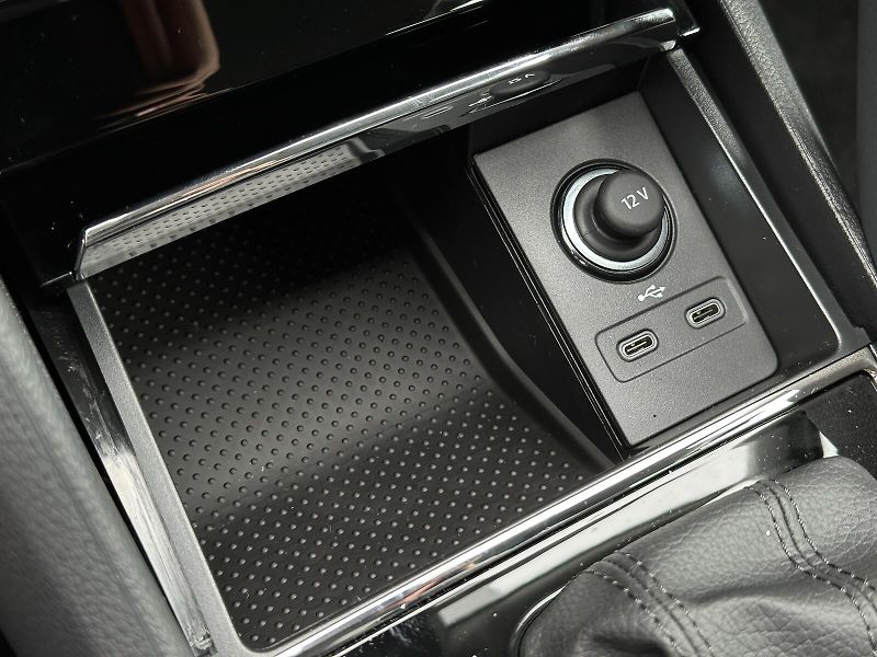 Škoda Karoq 1.5TSi DSG 150PS LED V.Cockpit - fotka 27 z 38