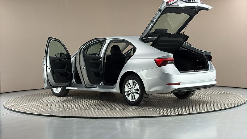 Škoda Octavia 2.0 TDI DSG Ambition - fotka 7 z 23