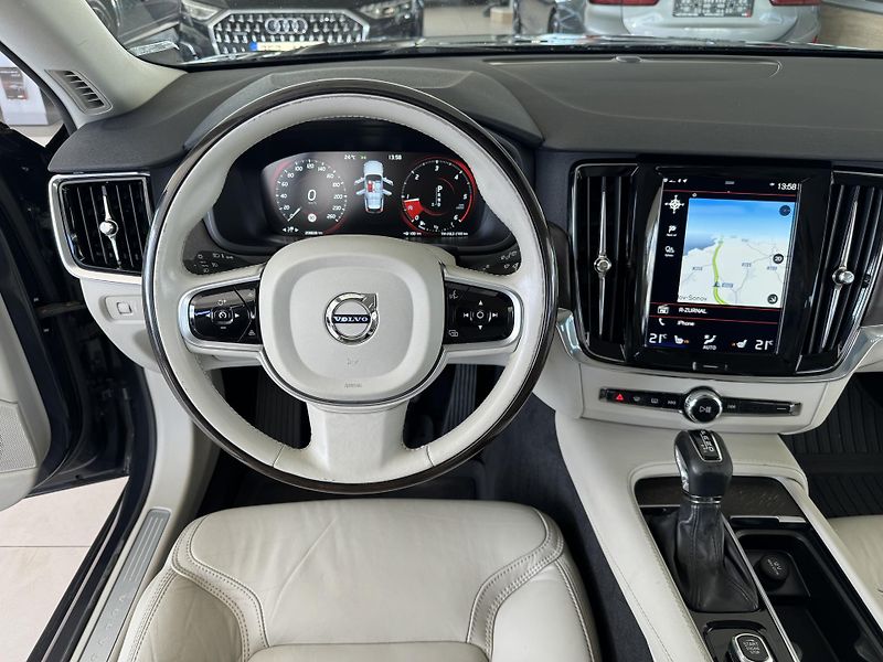 Volvo V90 CC*D5 173kW*AWD*KeyLess*Tažné - fotka 12 z 34