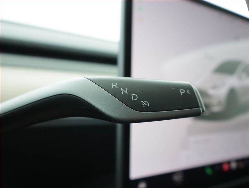 Tesla Model Y (2022) Performance 79kWh, SoH 91% - fotka 13 z 21