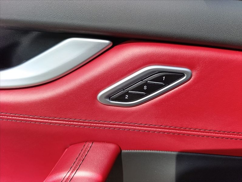 Maserati Levante 3,0 V6 Q4 Kůže,Kamera,Bi-xenon - fotka 35 z 40