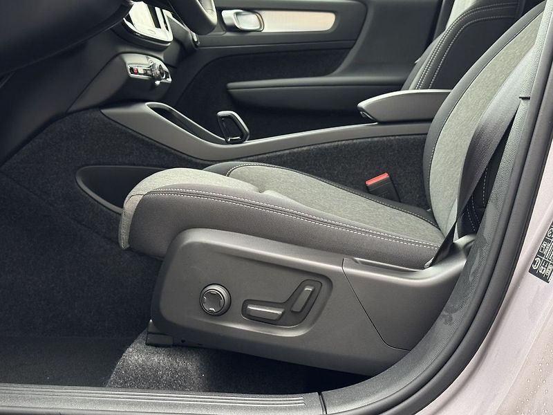 Volvo XC40 (2026) PLUS B3, 360°, LIGHTING PAKET - fotka 10 z 20