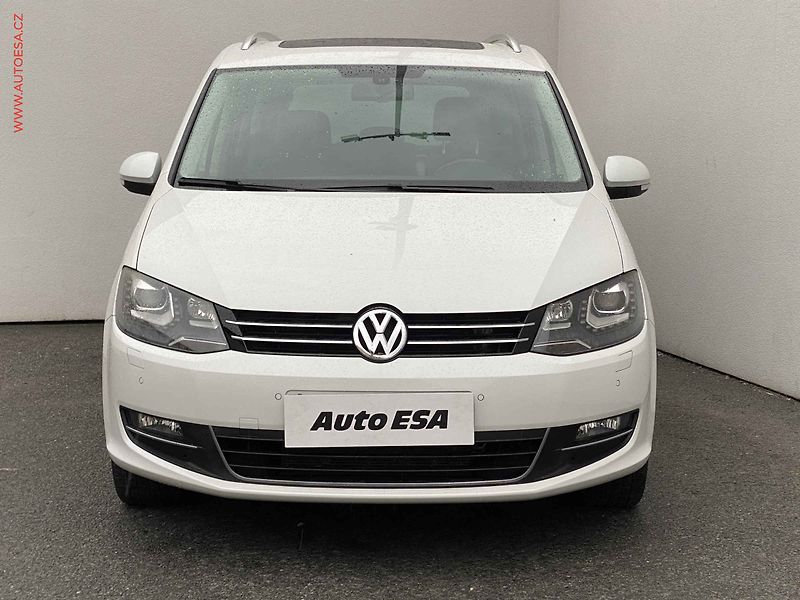 Volkswagen Sharan (2014) 2.0 TDi, Highline, DSG, panor - fotka 2 z 19