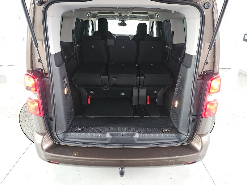 Peugeot Traveller (2017) 2.0HDi 130kW 8AT 8MÍST - fotka 30 z 30