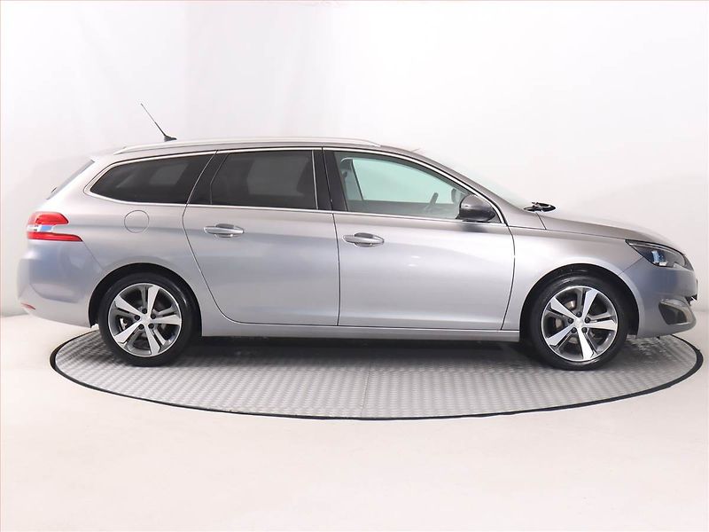 Peugeot 308 (2016) 1.6 BlueHDi, Serv.kniha, Navi - fotka 6 z 19