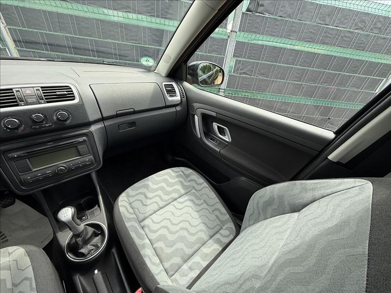 Škoda Fabia II 1.2 HTP Ambiente - fotka 10 z 17