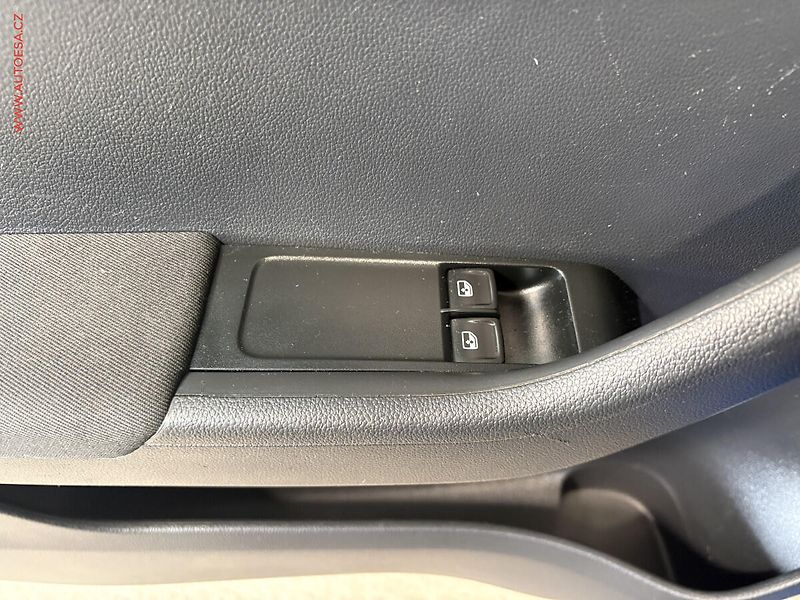 Škoda Fabia (2015) 1.2TSi, ČR, AC, temp, tažné - fotka 12 z 16
