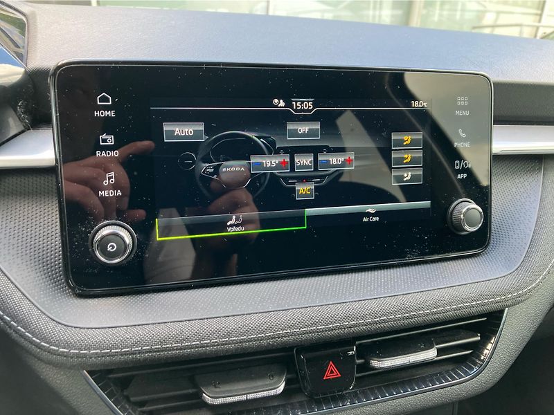 Škoda Fabia 1.0 TSI 85 kW Top Selection DS - fotka 19 z 29