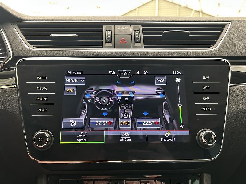 Škoda Superb 2.0 TDI L & K - fotka 13 z 35