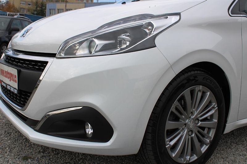 Peugeot 208 (2018) 1.2i 1.MAJITEL KLIMA TEMPOMAT  - fotka 9 z 24