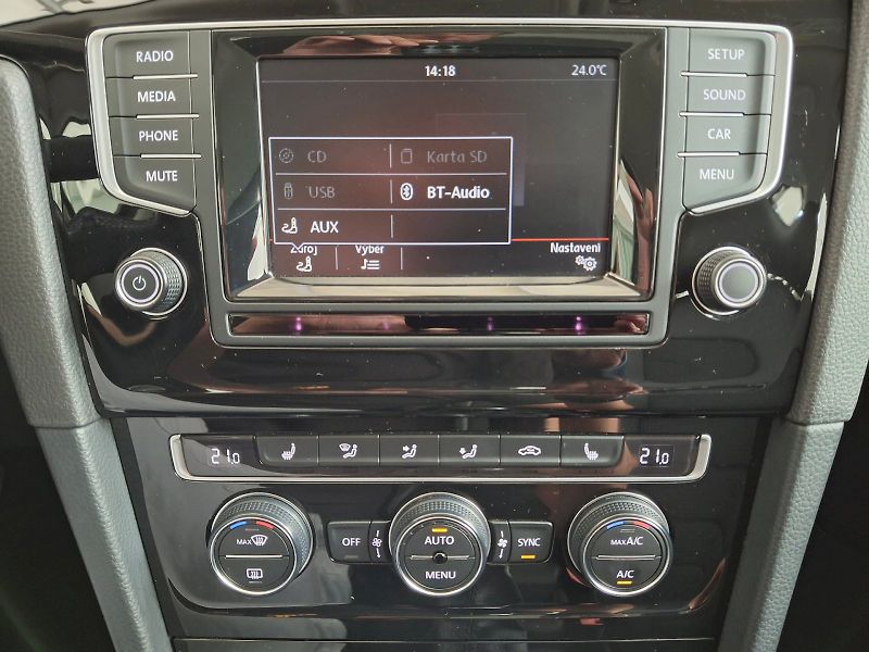 Volkswagen Golf (2015) Variant HighLine 1,6TDi 77kW - fotka 22 z 32