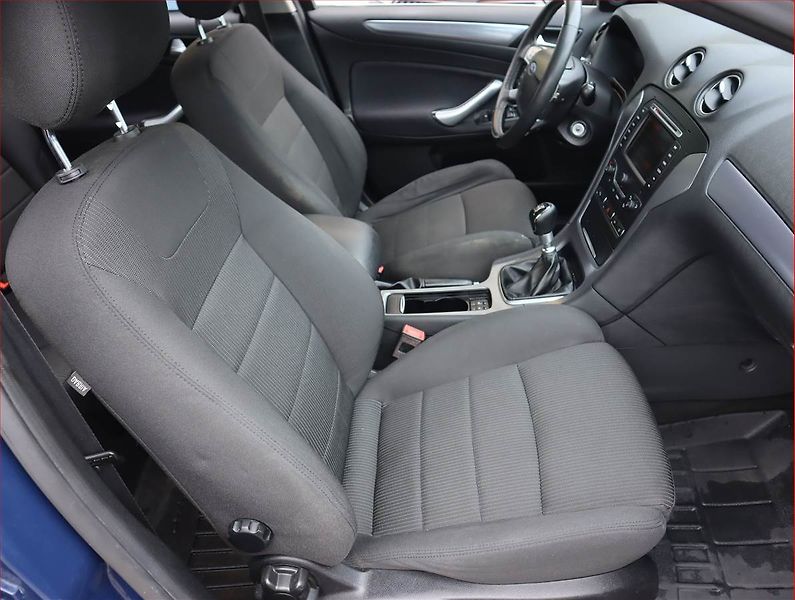 Ford Mondeo (2012) Trend 2.0 TDCi, Navi, Xenony - fotka 9 z 19