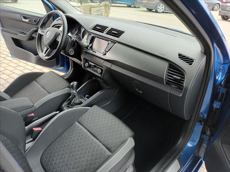 Škoda Fabia 1,2 TSI,STYLE,SERVISKA,PANO - fotka 22 z 43