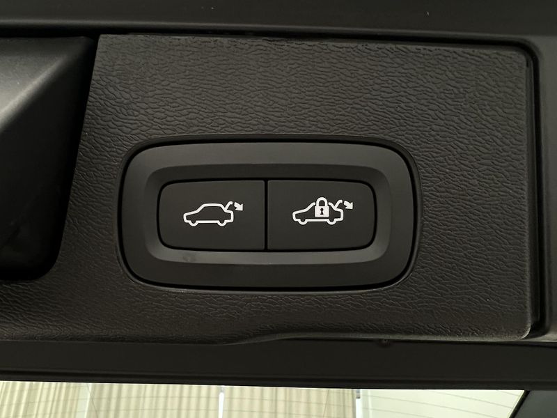 Volvo XC60 B5 AWD BRIGHT PLUS CZ 1. maj. - fotka 44 z 46