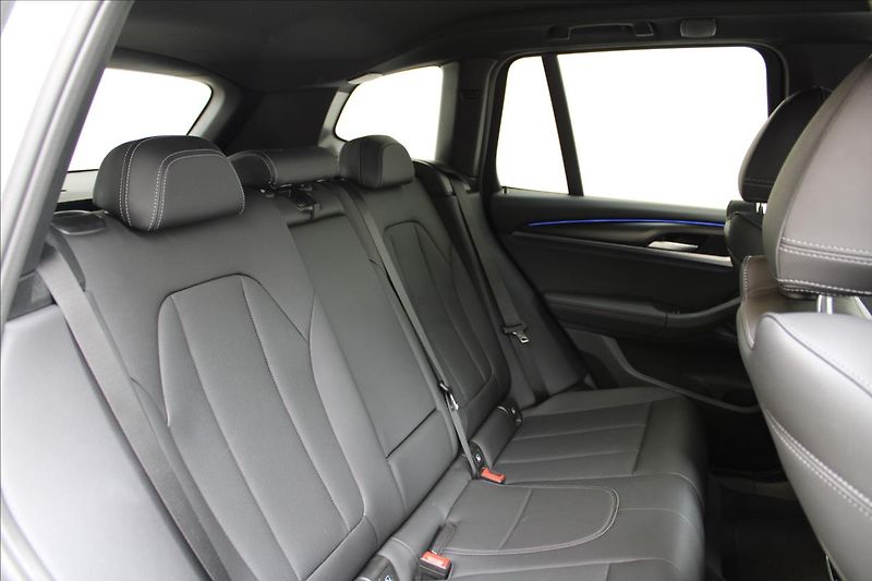 BMW X3 20d xDrive/M-Paket/Tažné - fotka 27 z 39