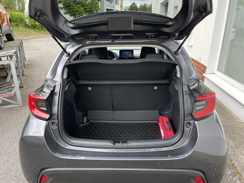 Toyota Yaris 1.5, HEV 116, Style - fotka 6 z 13