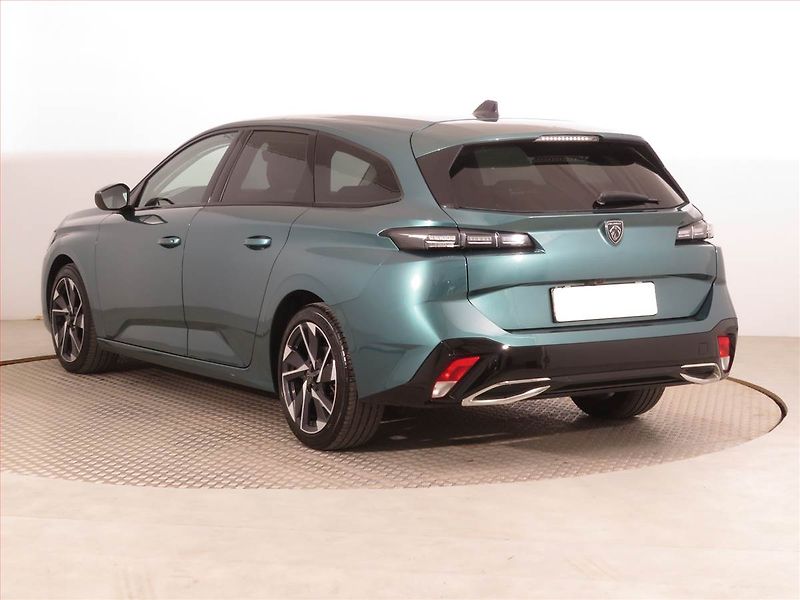 Peugeot 308 (2022) Allure Pack 1.5 BlueHDi - fotka 4 z 17