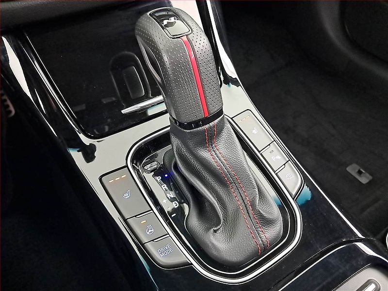 Hyundai i30 (2024) N-Line 1.5 T-GDI MHEV 48V - fotka 13 z 19