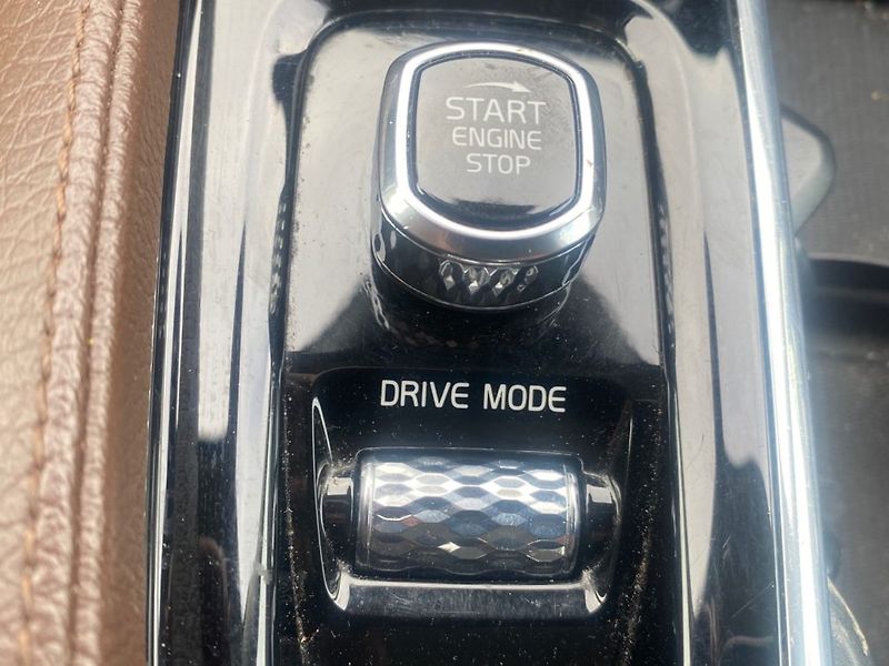 Volvo S90 (2018) 2,0 D4 Inscription-aut.(140kW) - fotka 21 z 27