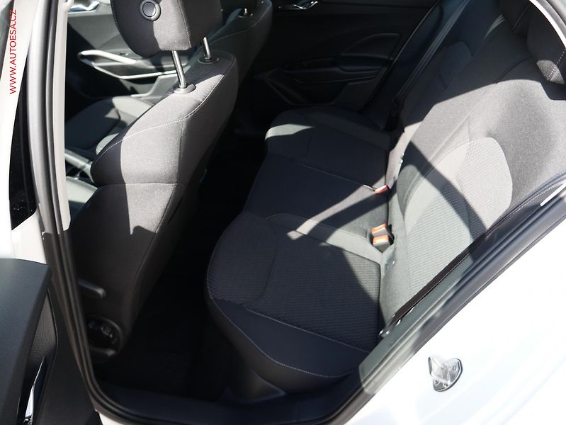 Škoda Fabia (2021) 1.0TSi, 2.maj,ČR, Style, LED - fotka 10 z 18