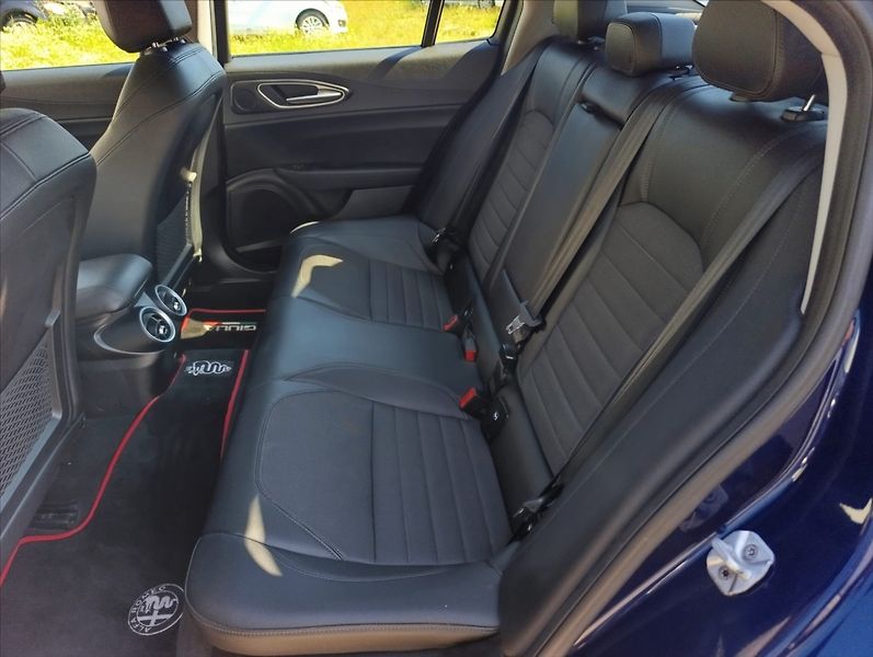 Alfa Romeo Giulia 2,2 JTD Automat Navi ,Tempomat - fotka 20 z 33