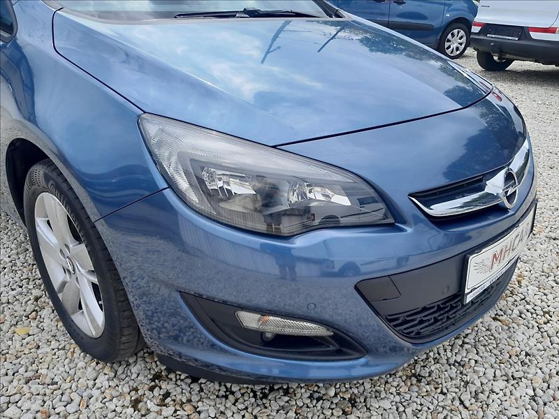 Opel Astra 1,6 TDCI 100kW SPORTS TOURER - fotka 11 z 51