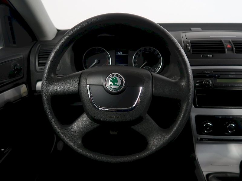 Škoda Octavia (2012) AMBITION 1.6TDI 77KW - fotka 16 z 27