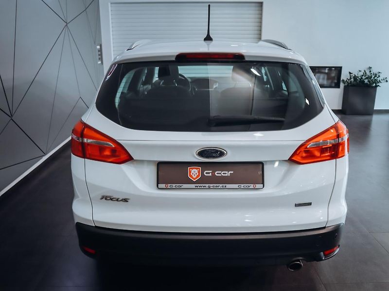 Ford Focus 1.5 EcoBoost Titanium - fotka 7 z 23