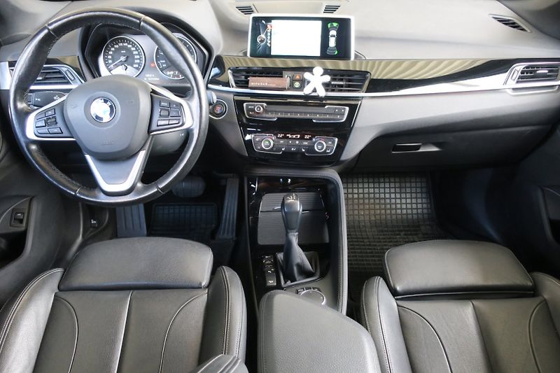 BMW X1 (2017) 2.0 xDrive25d SPORT LINE - fotka 15 z 48