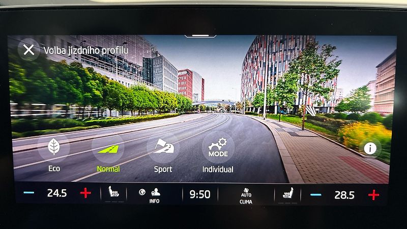 Škoda Octavia 2.0 TDI DSG Style Combi - fotka 26 z 27