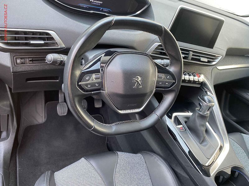 Peugeot 3008 (2018) 1.2 PT, ČR, Allure, park. - fotka 12 z 19