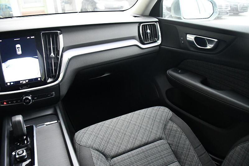Volvo V60 2.0B4 LED NAV TAŽNÉ - fotka 9 z 49