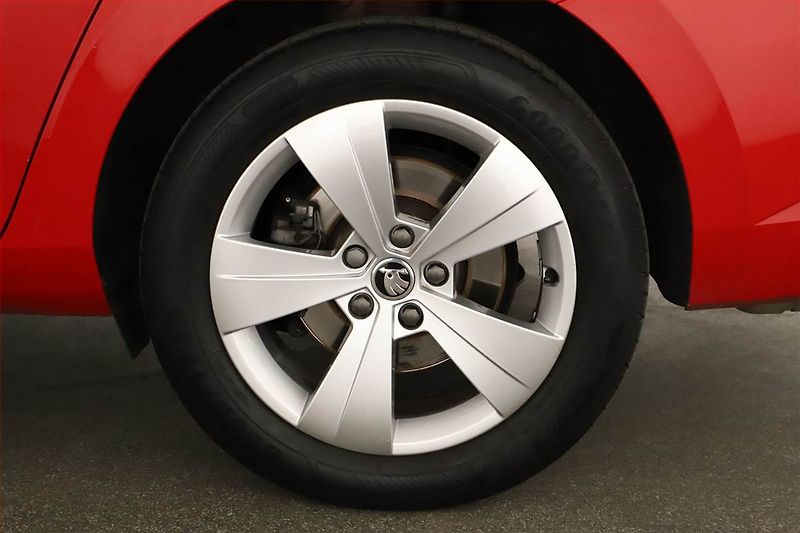 Škoda Superb (2016) 2.0 TDI 4x4, 4X4, ČR,1.maj - fotka 11 z 16