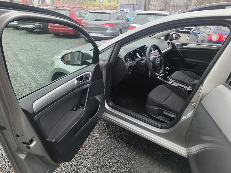 Volkswagen Golf Variant 1.6 TDI  - fotka 14 z 15