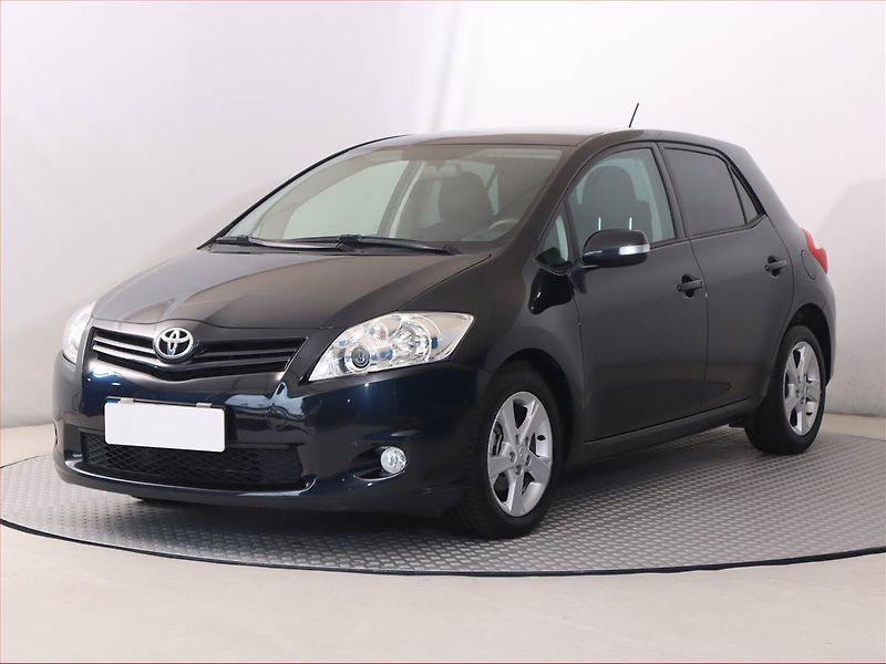 Toyota Auris (2012) 1.4 D-4D, Navi, Vyhř. sedaček - fotka 2 z 17