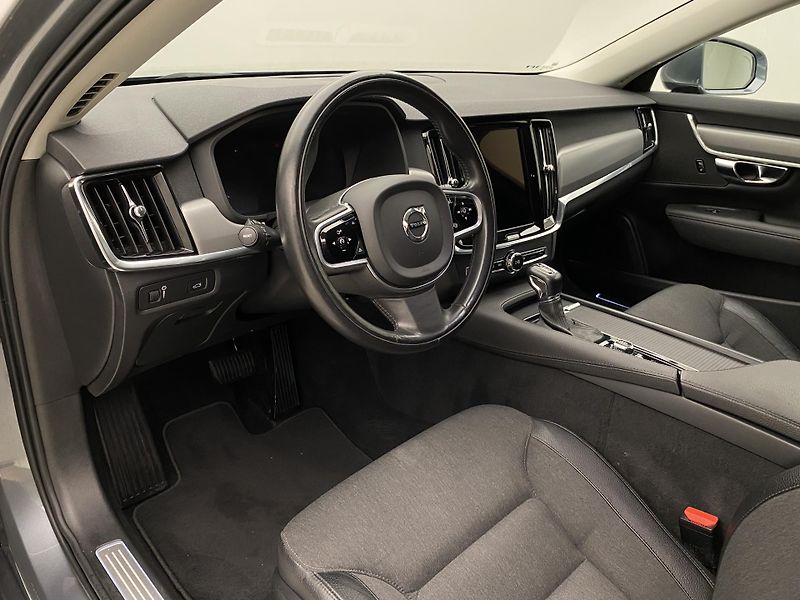 Volvo V90 D4 AWD MOMENTUM AUT  - fotka 4 z 48