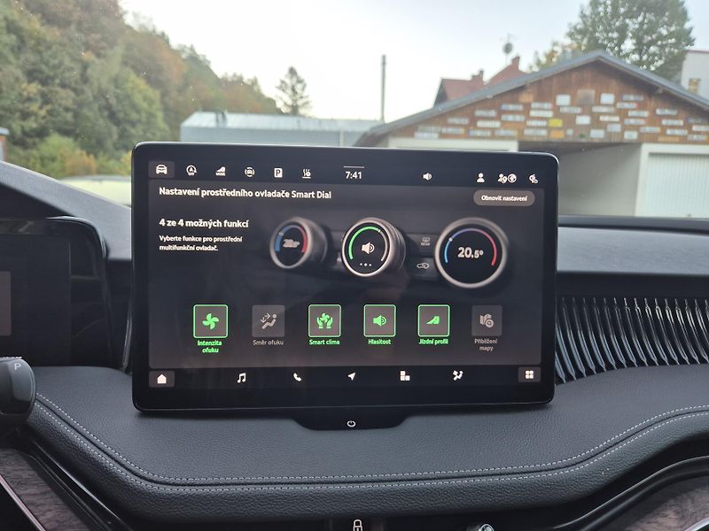 Škoda Superb ZAMLUVENO ! 110kw DSG L&K 18A - fotka 33 z 52