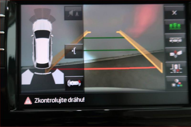 Škoda Superb (2017) Style 2.0 TDI, Kůže, Navi - fotka 13 z 17