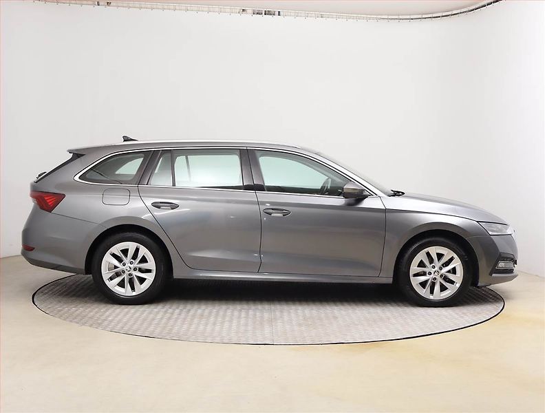Škoda Octavia (2023) 2.0 TDI - fotka 6 z 22