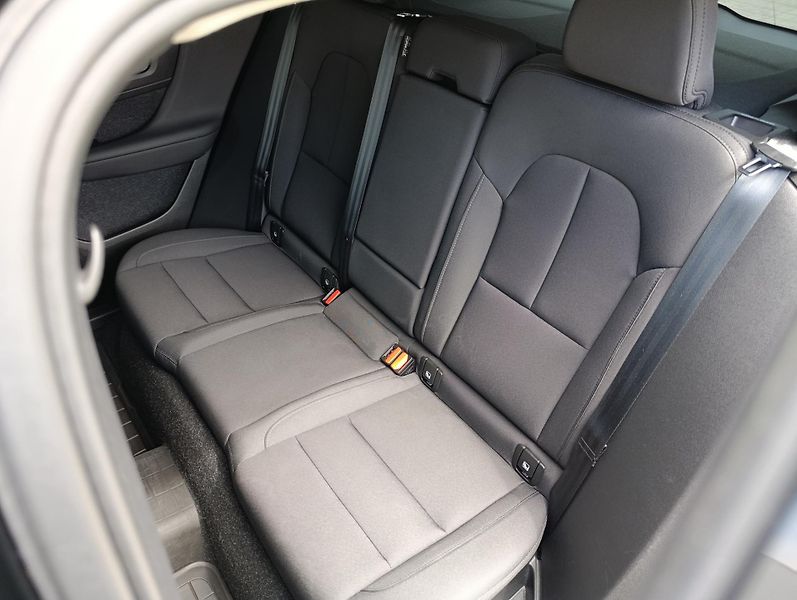 Volvo XC40 2.0 B4 AWD 145kW - fotka 14 z 33