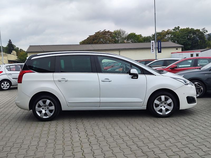 Peugeot 5008 2.0 HDI/110kW Allure - fotka 4 z 35
