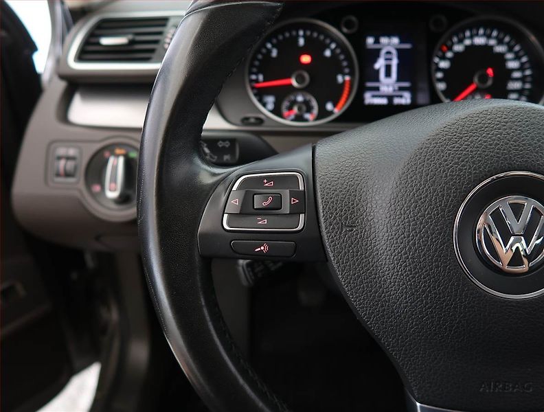 Volkswagen Passat (2011) 1.6 TDI, Navi, Tempomat - fotka 17 z 22