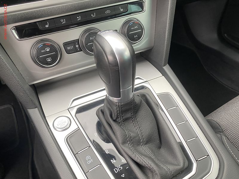 Volkswagen Passat (2018) 2.0TDi, DSG, navi, kamera - fotka 16 z 18