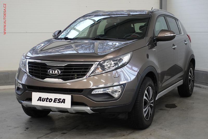 Kia Sportage (2014) 2.0CRDi 4x4, Xenon, navi - fotka 3 z 22